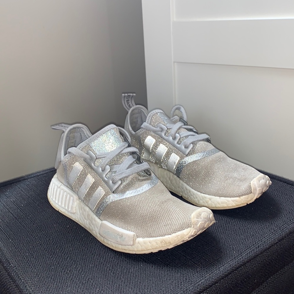 women’s nmd_r1 matte silver